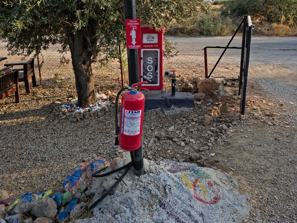 Yangın söndürme istasyonu ve SOS kutusu